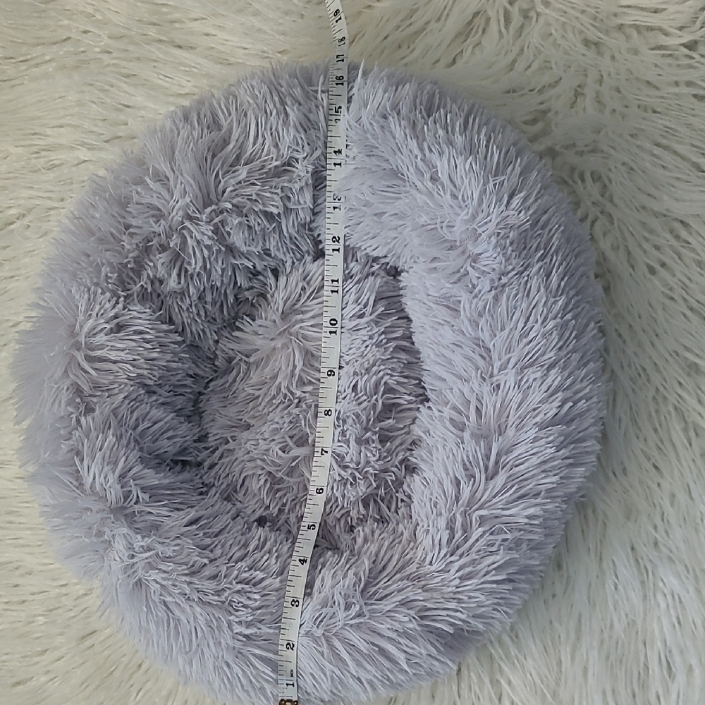 Fluffy Gray Pet Bed - Picture 2 of 8